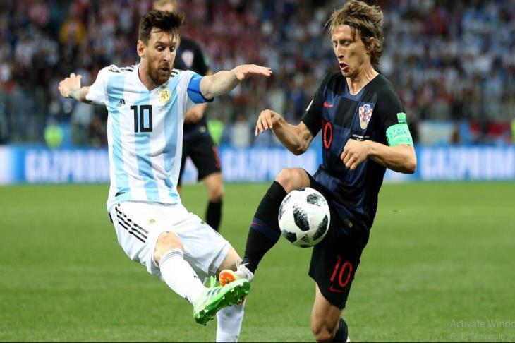 ميسي أمام مودريتش